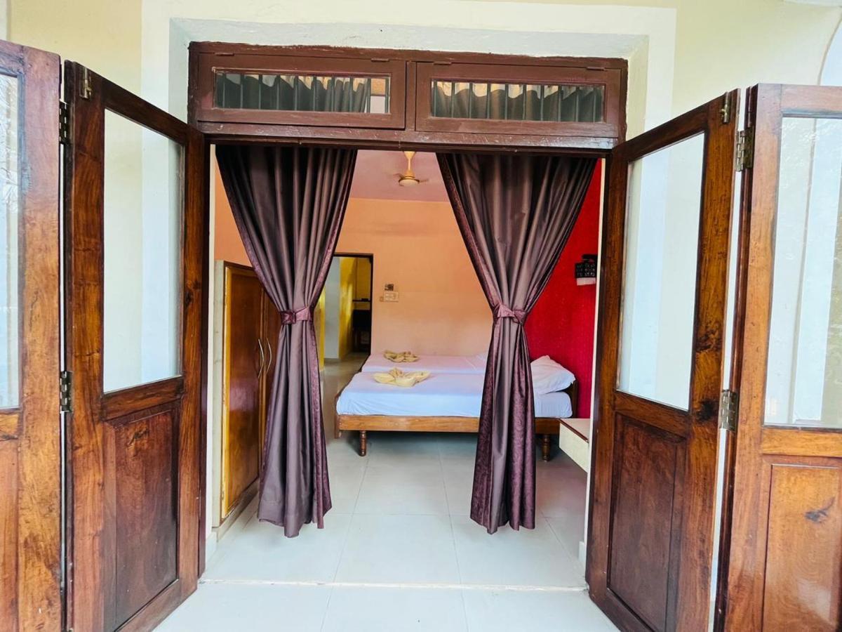 Naga Cottages Morjim Ngoại thất bức ảnh